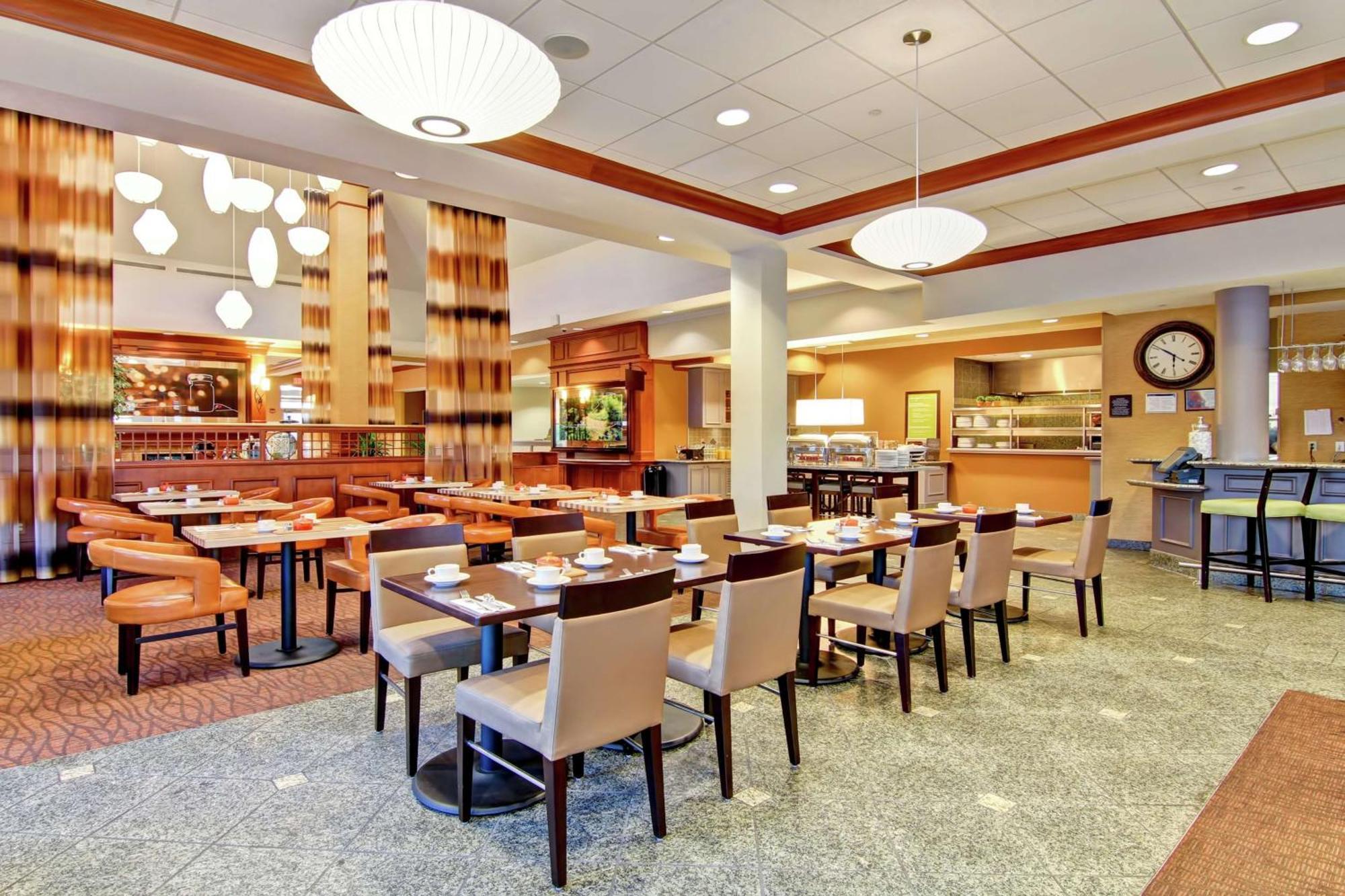 Hilton Garden Inn Ottawa Airport Екстер'єр фото