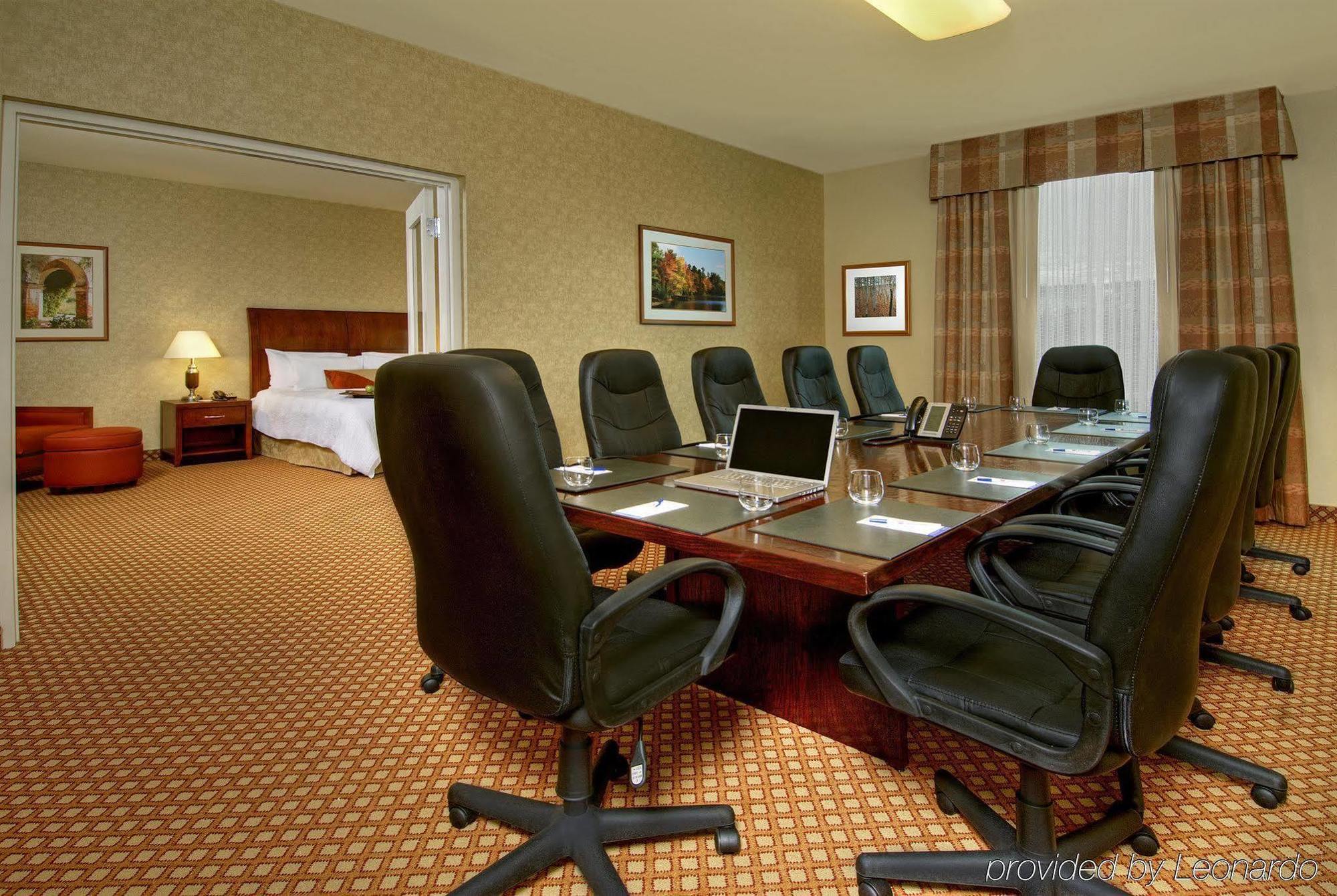 Hilton Garden Inn Ottawa Airport Екстер'єр фото